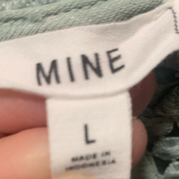 MINE sweet lace and dotted sleeveless top, sage and white dots. L juniors - Picture 5 of 8